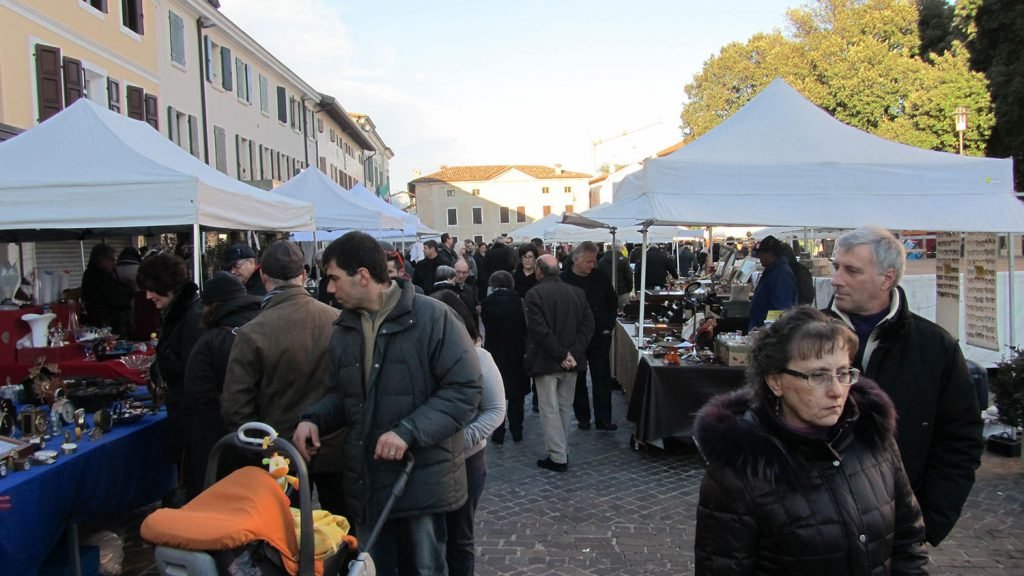 AnticaMente — mercatino a Pordenone (Friuli-Venezia Giulia) - foto 2
