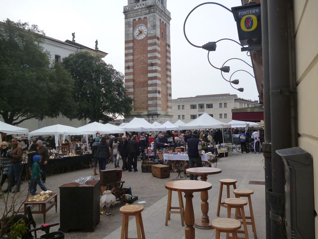 AnticaMente — mercatino a Pordenone (Friuli-Venezia Giulia)